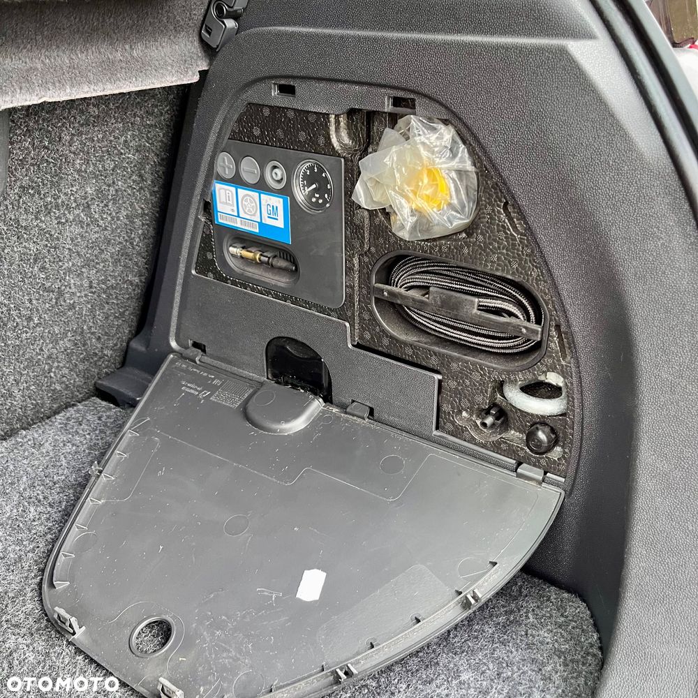 Opel Corsa 1.4 16V Color Edition - 26