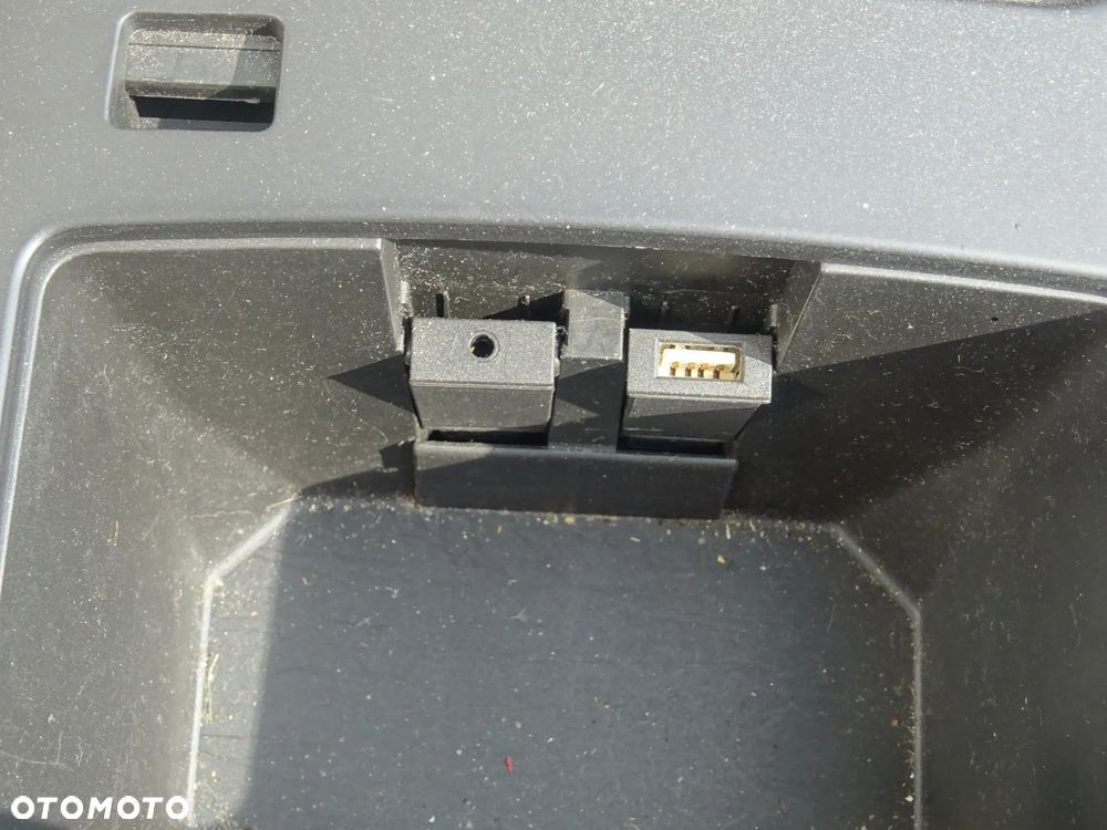 ZAKOŃCZENIE KONSOLI ŚRODKOWEJ GNIAZDO 12V PANEL CZARNY NAWIEWY TYŁ OPEL INSIGNIA A - 7