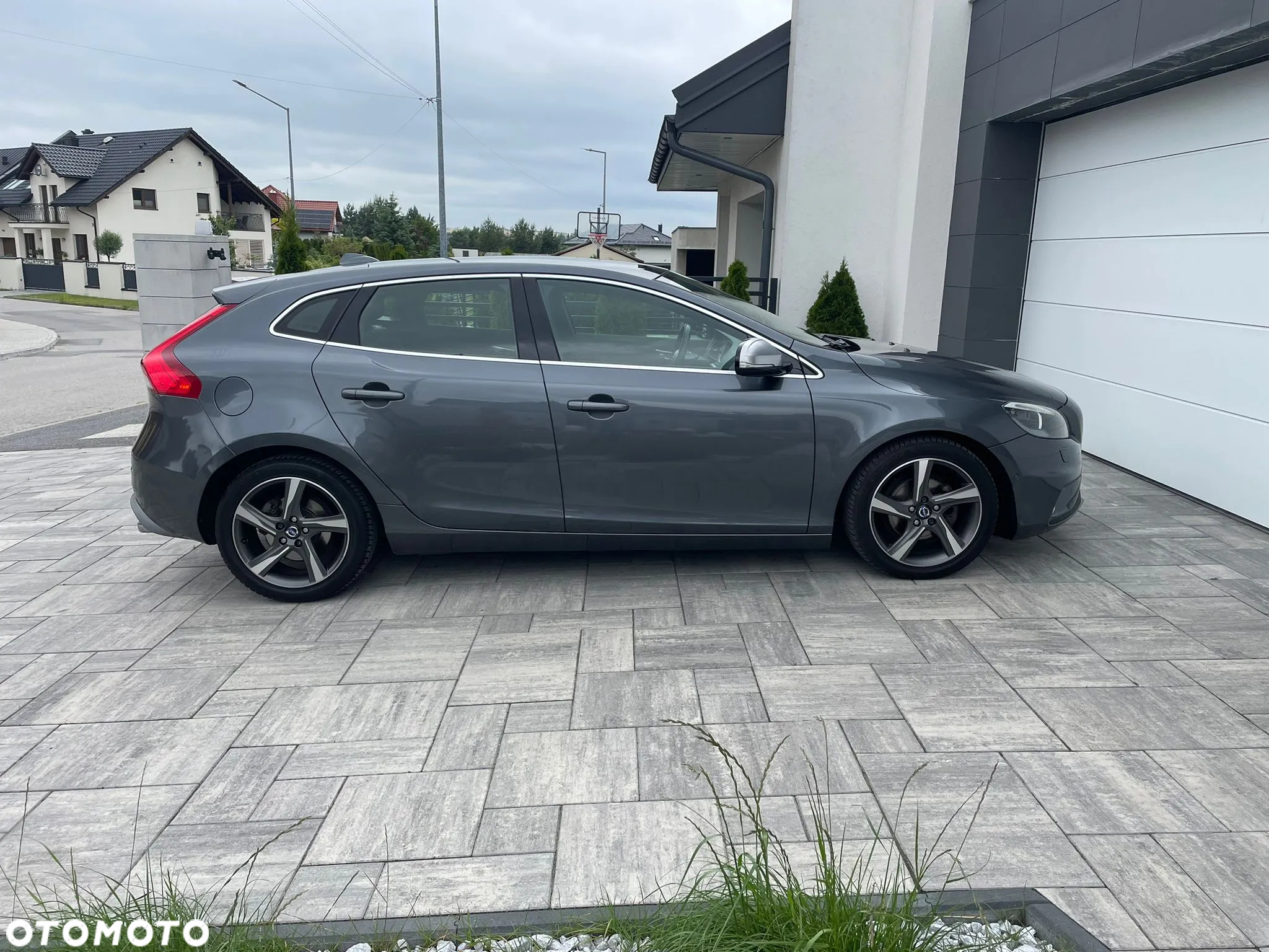 Volvo V40 D2 R-Design - 4