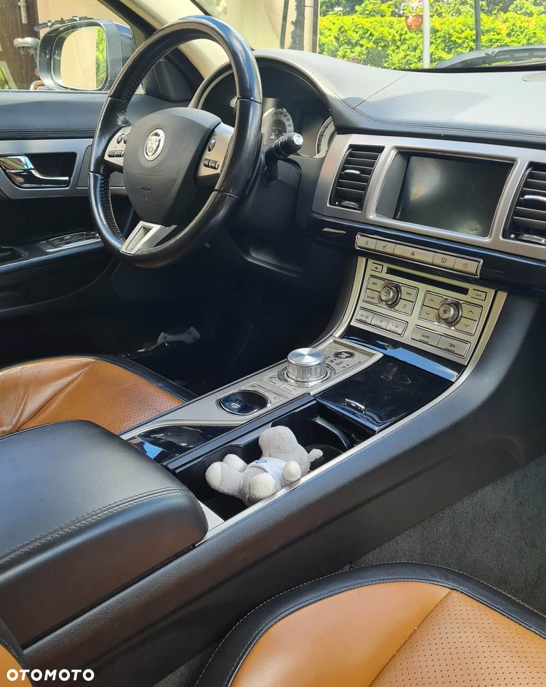 Jaguar XF 3.0 V6 D Luxury - 7