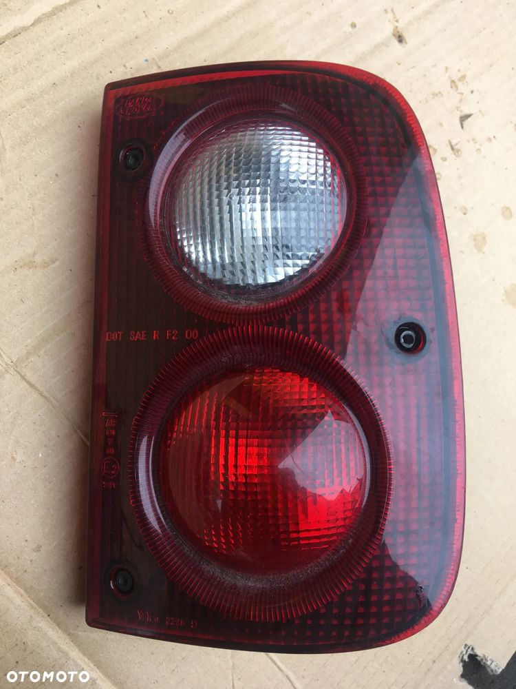 LAMPA TYLNA PRAWA GÓRNA AMR4003 LAND ROVER FREELANDER 1998-2002 - 1