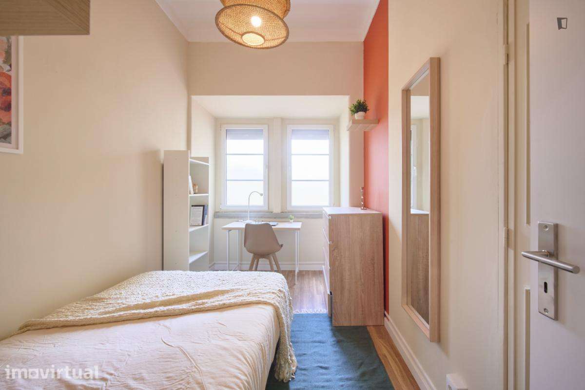 Quarto - localizado em Marquês de Pombal Lisbon - Grande imagem: 3/44
