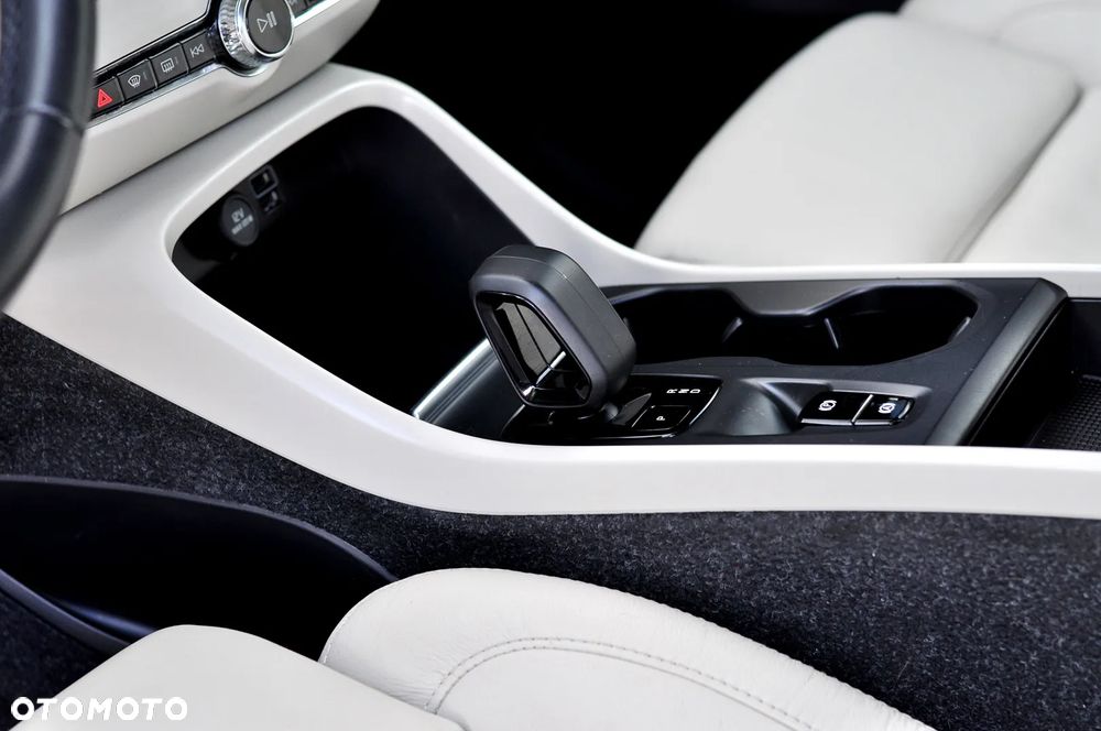 Volvo XC 40 T4 Plug-In Hybrid Plus Bright - 21