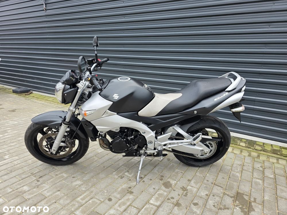 Suzuki GSR - 5