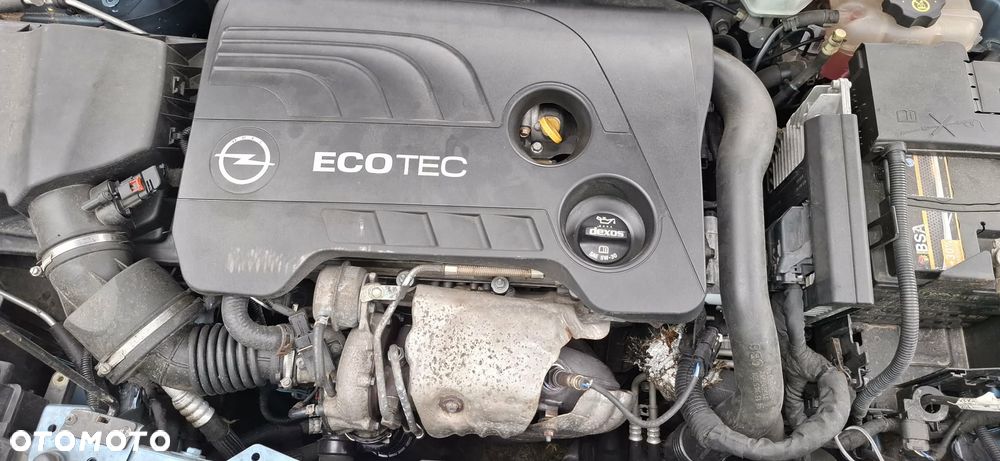 Opel Astra 1.6 T SIDI Cosmo EU6 - 14