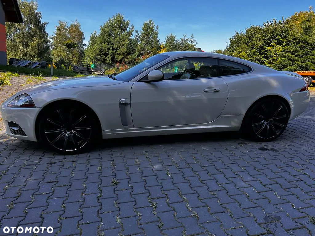 Jaguar XK XKR Coupe - 17