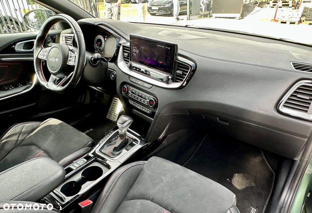 Kia ProCeed 1.6 T-GDI GT DCT - 11