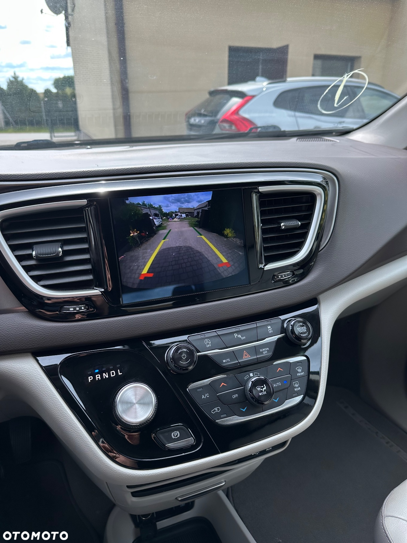 Chrysler Pacifica - 9