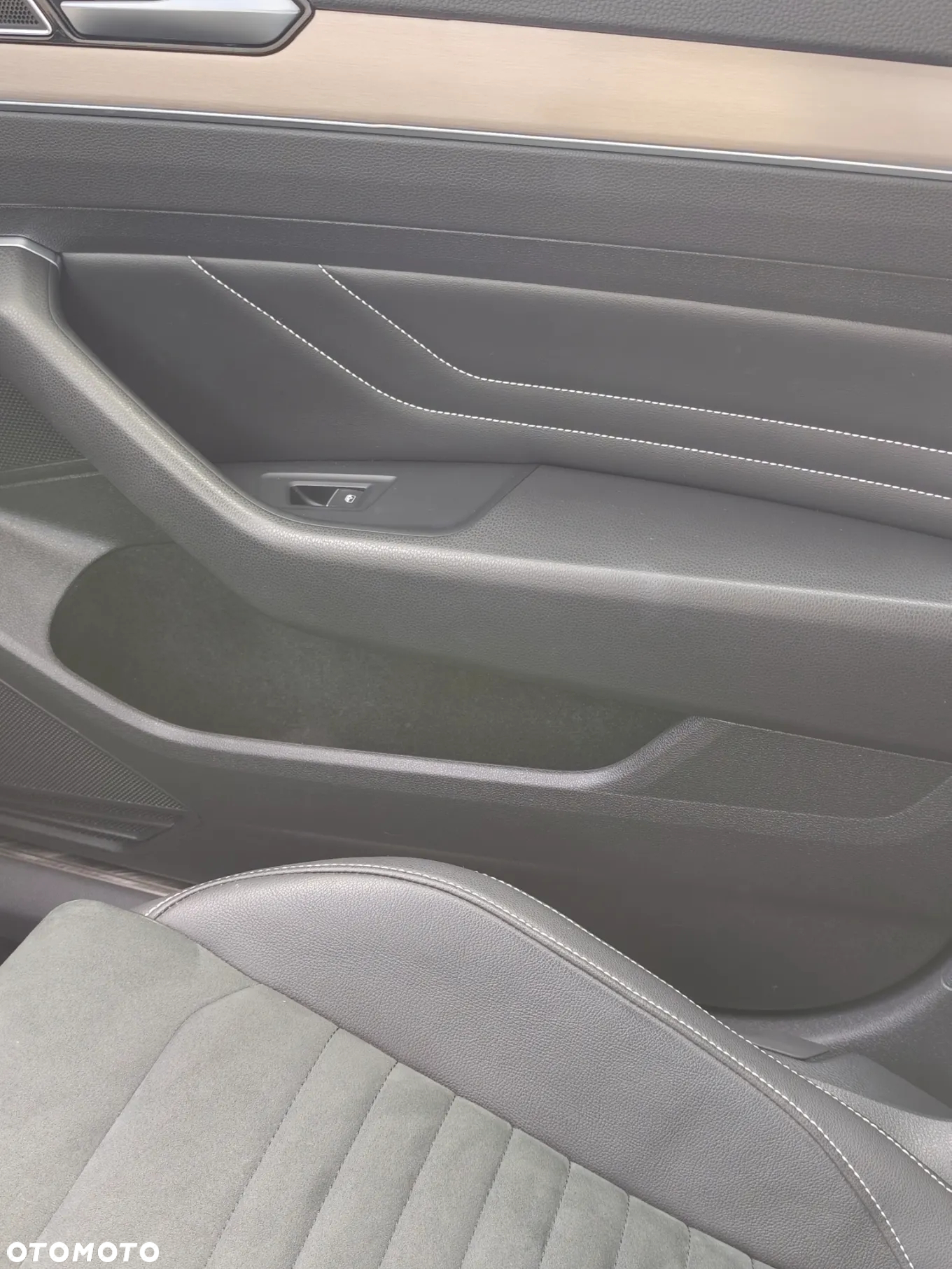 Volkswagen Passat 2.0 TDI EVO Elegance DSG - 12
