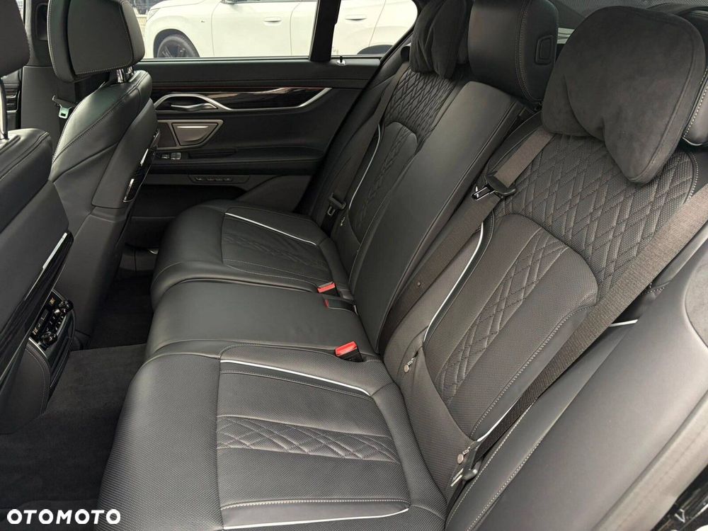 BMW Seria 7 750i xDrive sport - 14