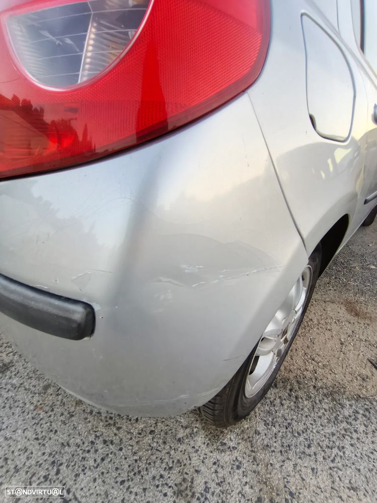 Renault Clio 1.2 16V Confort - 11