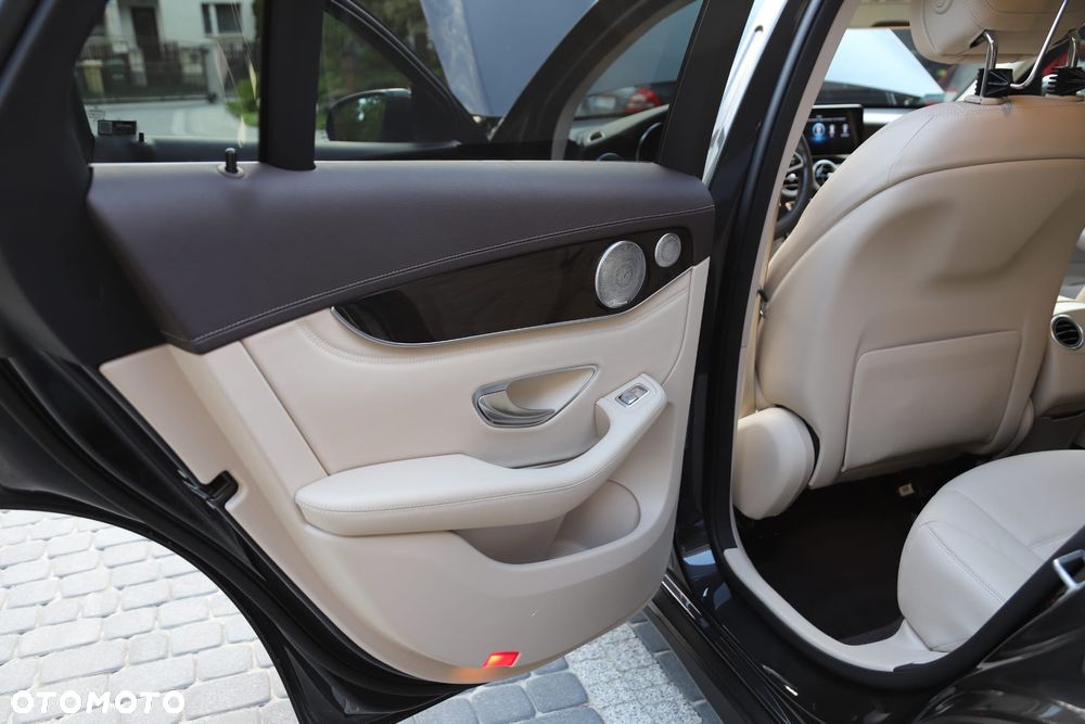 Mercedes-Benz GLC 200 4Matic 9G-TRONIC AMG Line Plus - 22