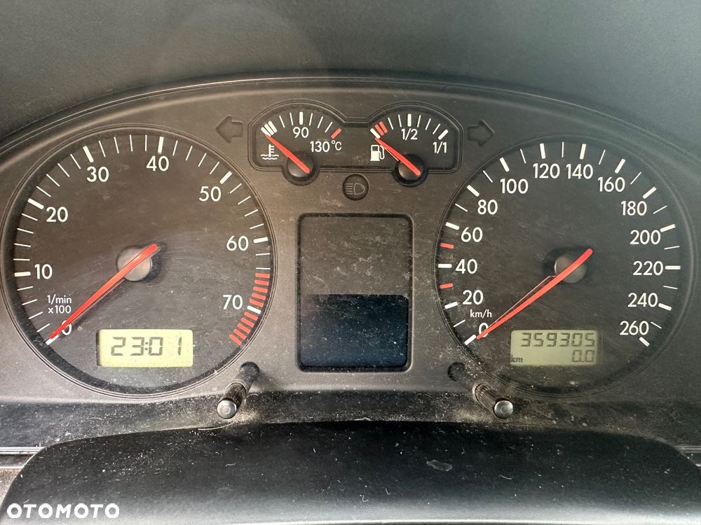 Volkswagen Passat 1.6 - 18