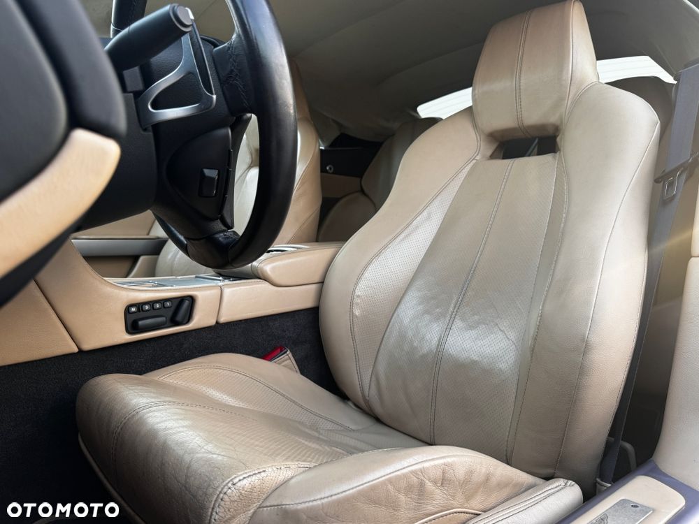 Aston Martin DB9 - 14