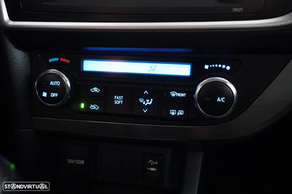 Toyota Auris Touring Sports 1.33 VVT-i Active+AC - 13