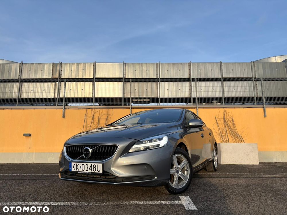 Volvo V40 T3 Drive-E Momentum - 1