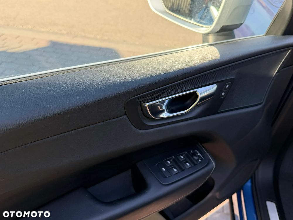 Volvo XC 60 D4 R-Design - 17