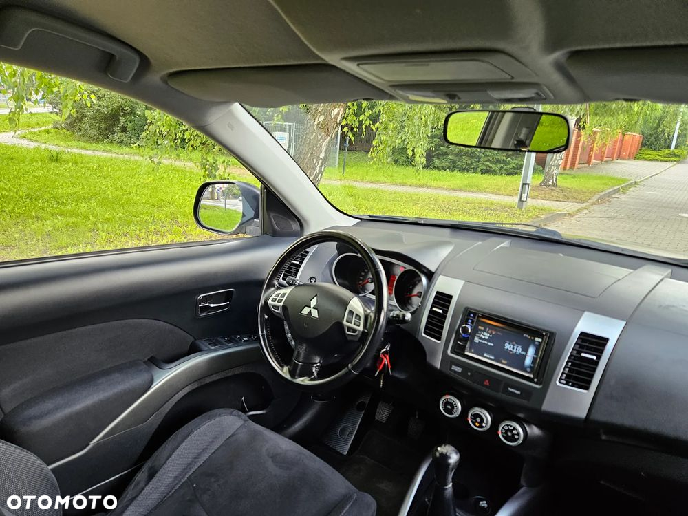 Mitsubishi Outlander - 30