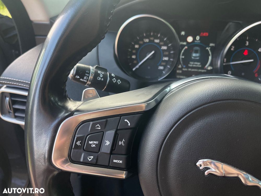 Jaguar F-Pace 20d AWD Aut. R-Sport - 16