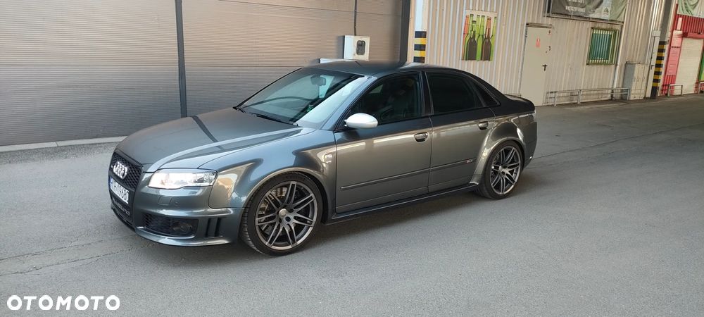 Audi RS4 Limousine - 9