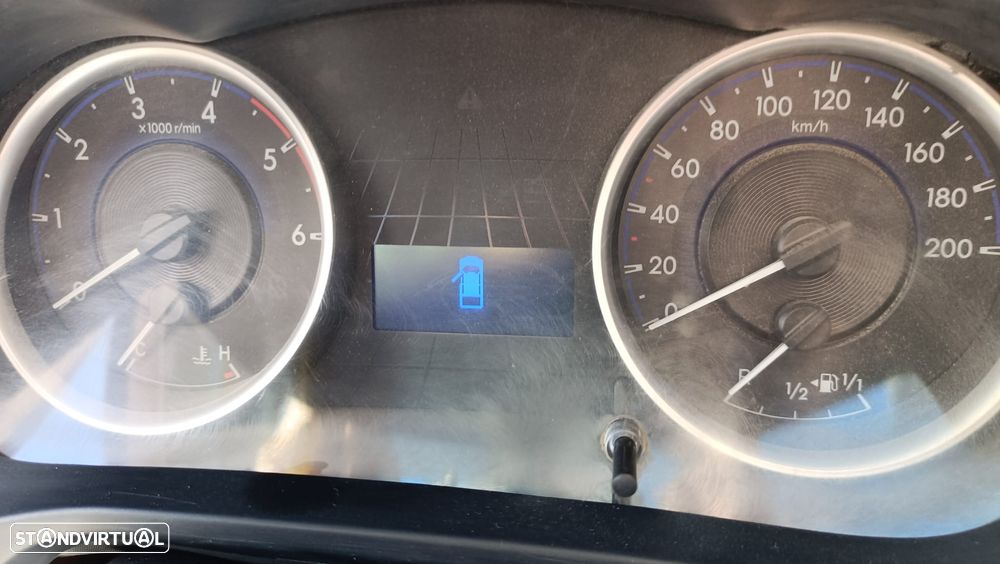 Toyota Hilux 2.4 D-4D 4WD Tracker - 13