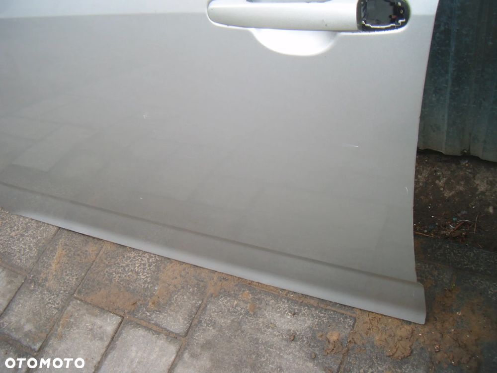 toyota corolla verso 05r drzwi lewy  przód - 2