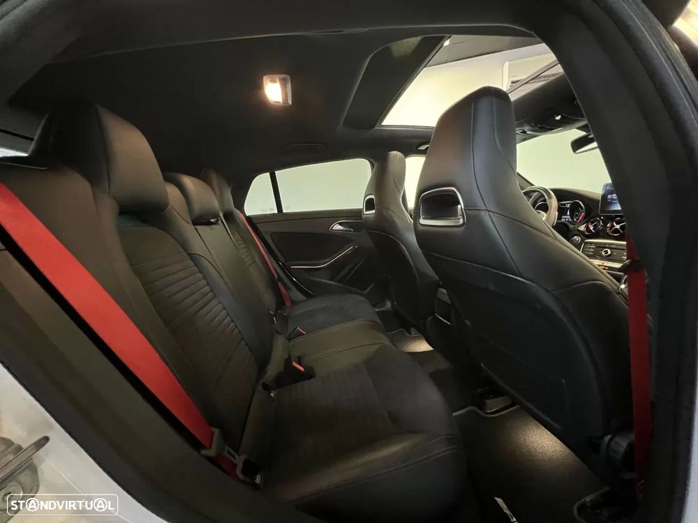Mercedes-Benz CLA 45 AMG 4Matic Speedshift 7G-DCT Night Edition - 10