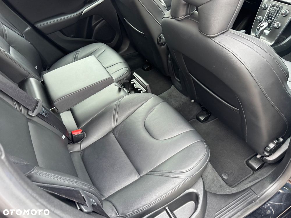 Volvo V40 D4 Geartronic Momentum - 9