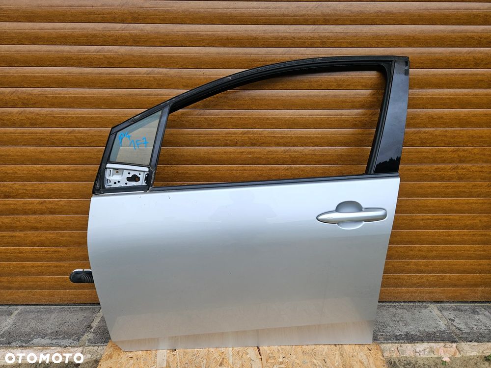 TOYOTA PRIUS IV 16- DRZWI LEWE PRZEDNIE PRZÓD 1F7 - 1