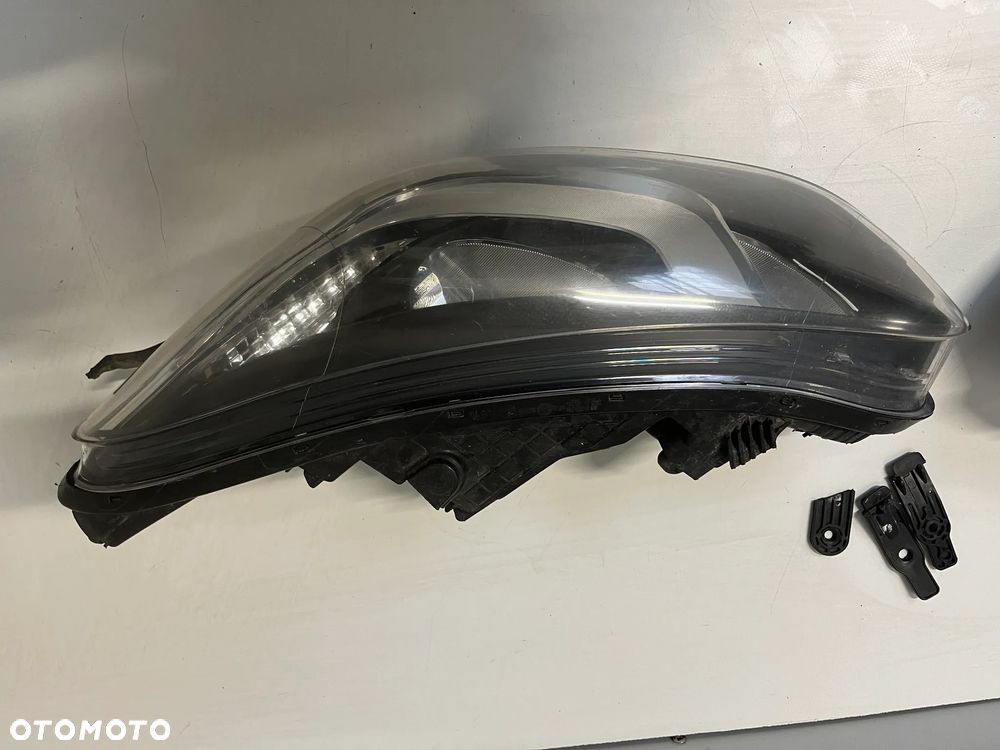 Hyundai i20 Lampa przednia Lewa , prawa 921021J5 - 7