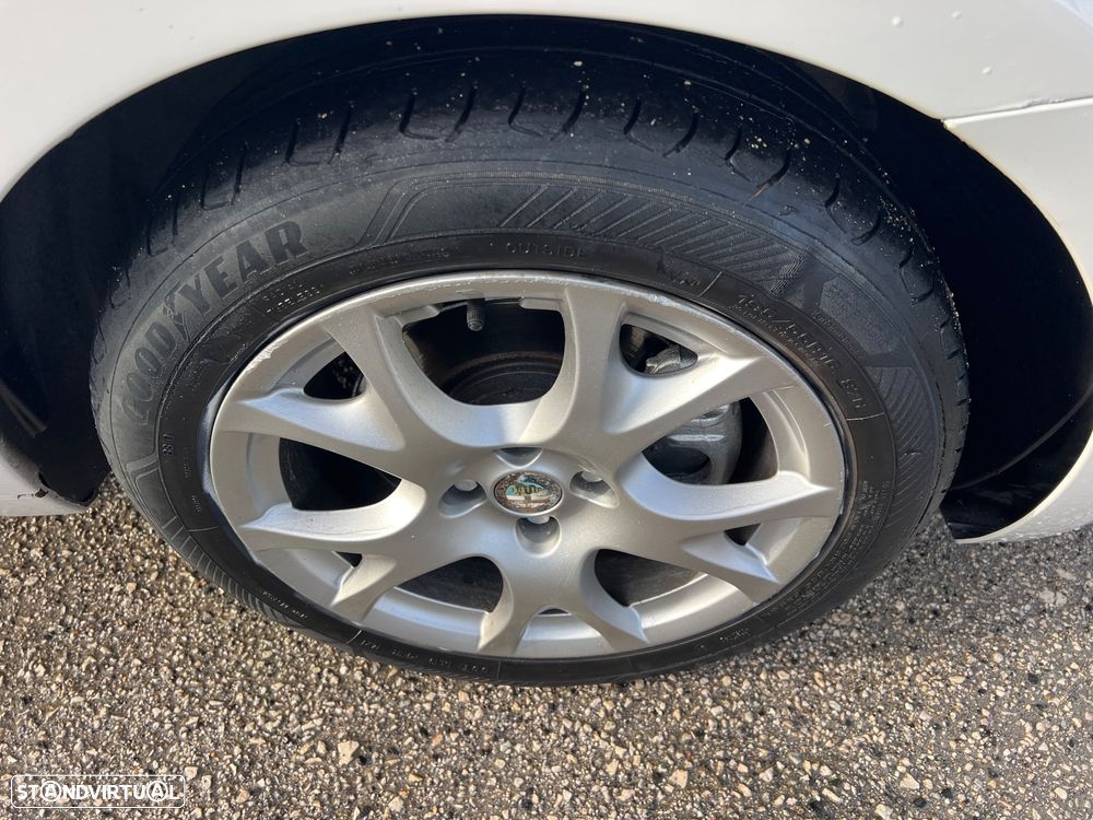 Alfa Romeo MiTo 1.3 JTD Distinctive - 18