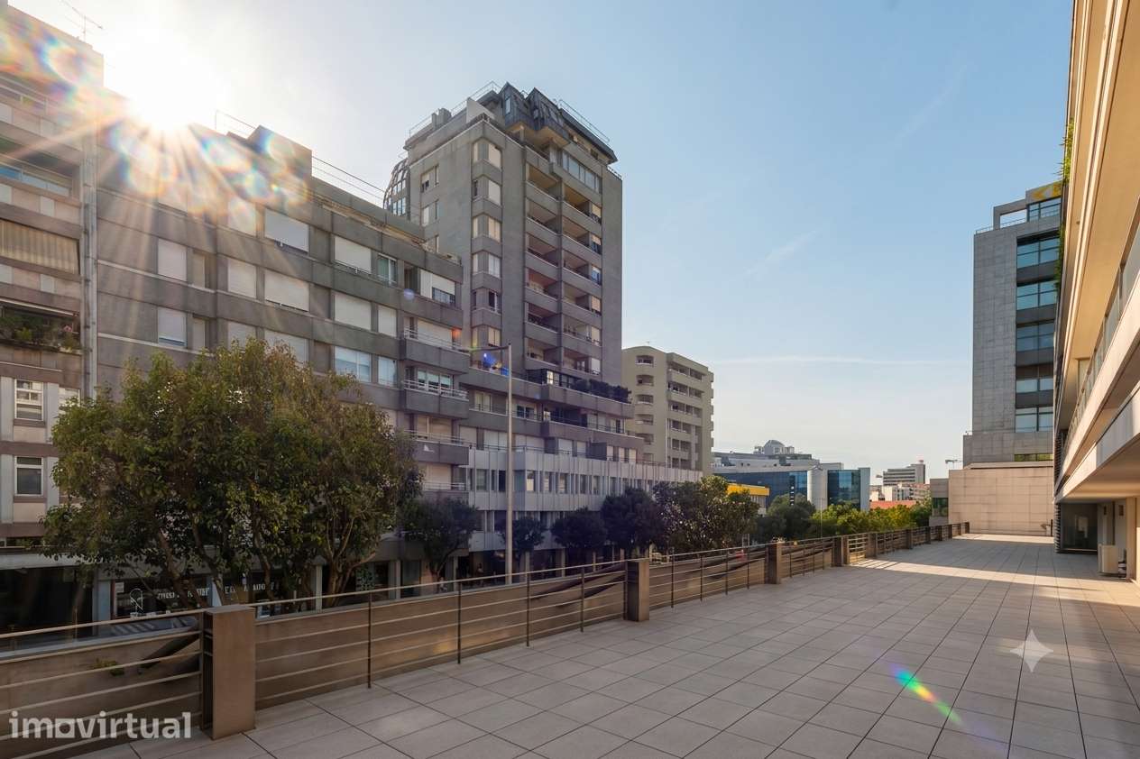 Apartamento T5 com 4 casas de banho e garagem - Grande imagem: 5/54