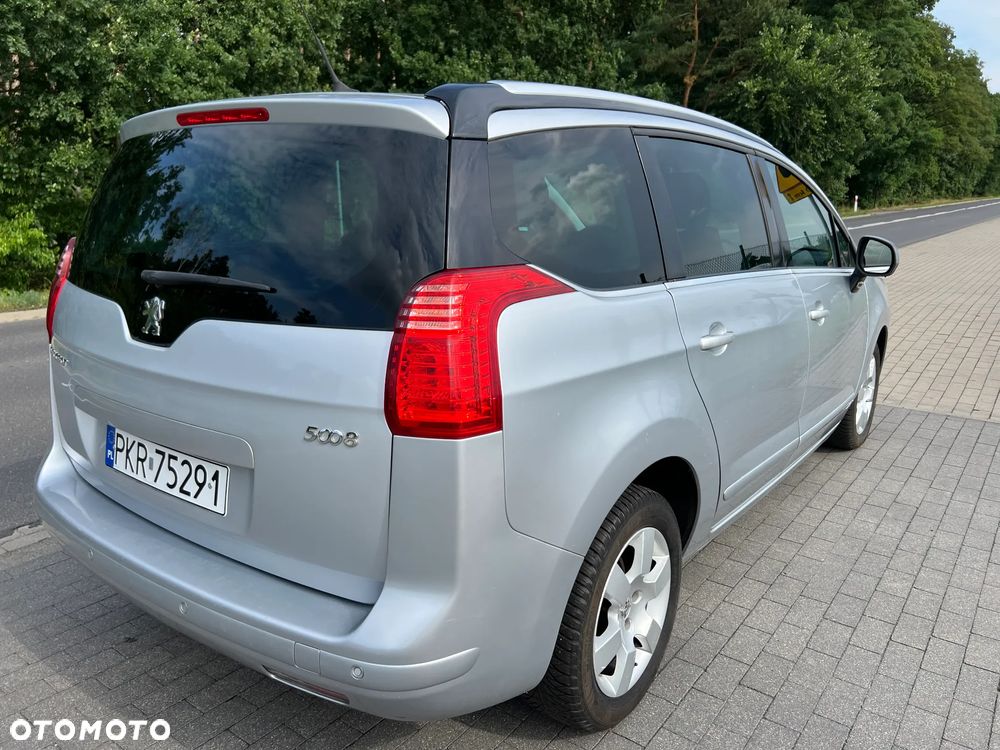 Peugeot 5008 - 8