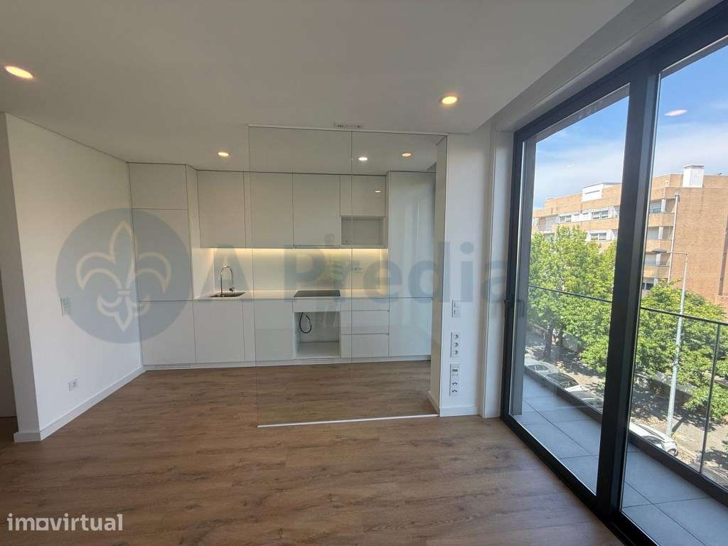 Apartamento T0 - Ao Hospital S. João - Garagem - Grande imagem: 2/5