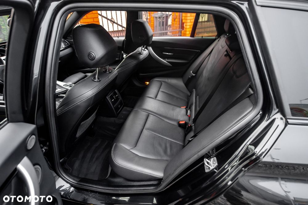 BMW Seria 3 330i xDrive Edition M Sport Shadow - 15