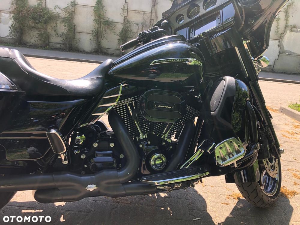 Harley-Davidson CVO Street Glide - 11