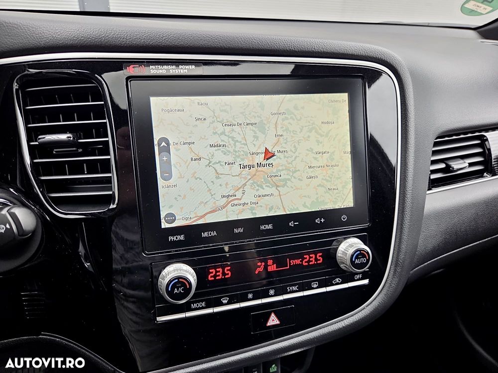 Mitsubishi Outlander - 30