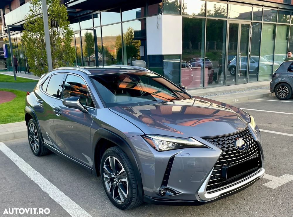 Lexus UX - 4