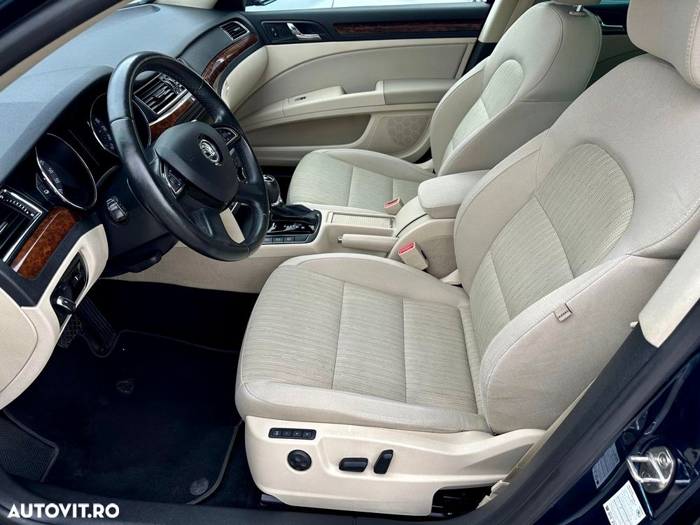 Skoda Superb Combi 2.0 TDI DSG Elegance - 6