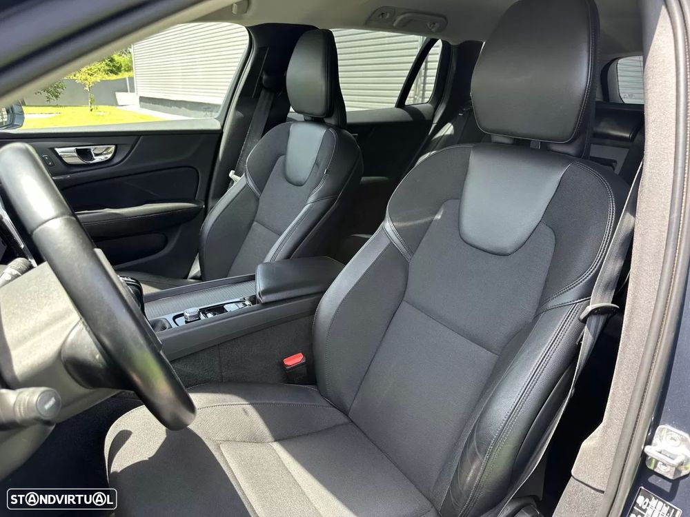 Volvo V60 2.0 D3 Momentum Plus - 26