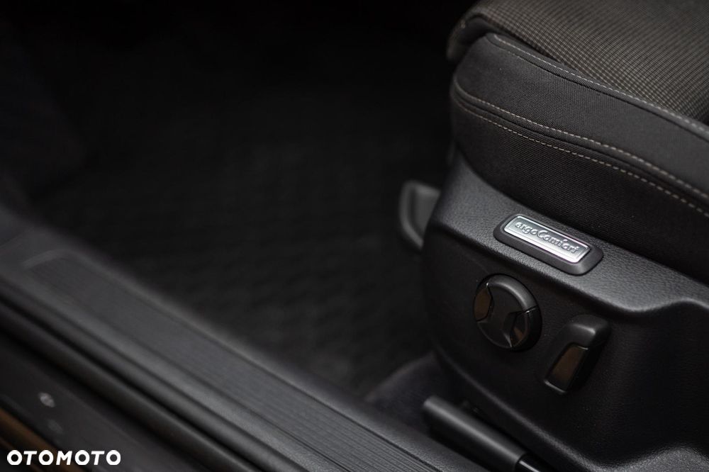 Volkswagen Passat 1.4 TSI BMT ACT Highline - 28