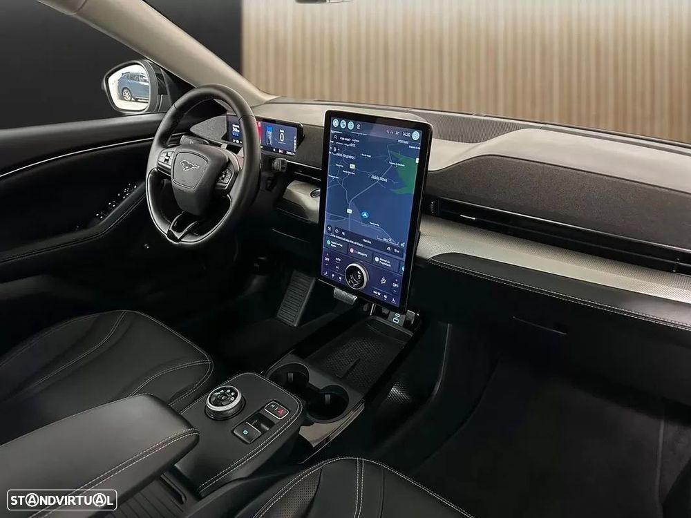 Ford Mustang Mach-E - 8