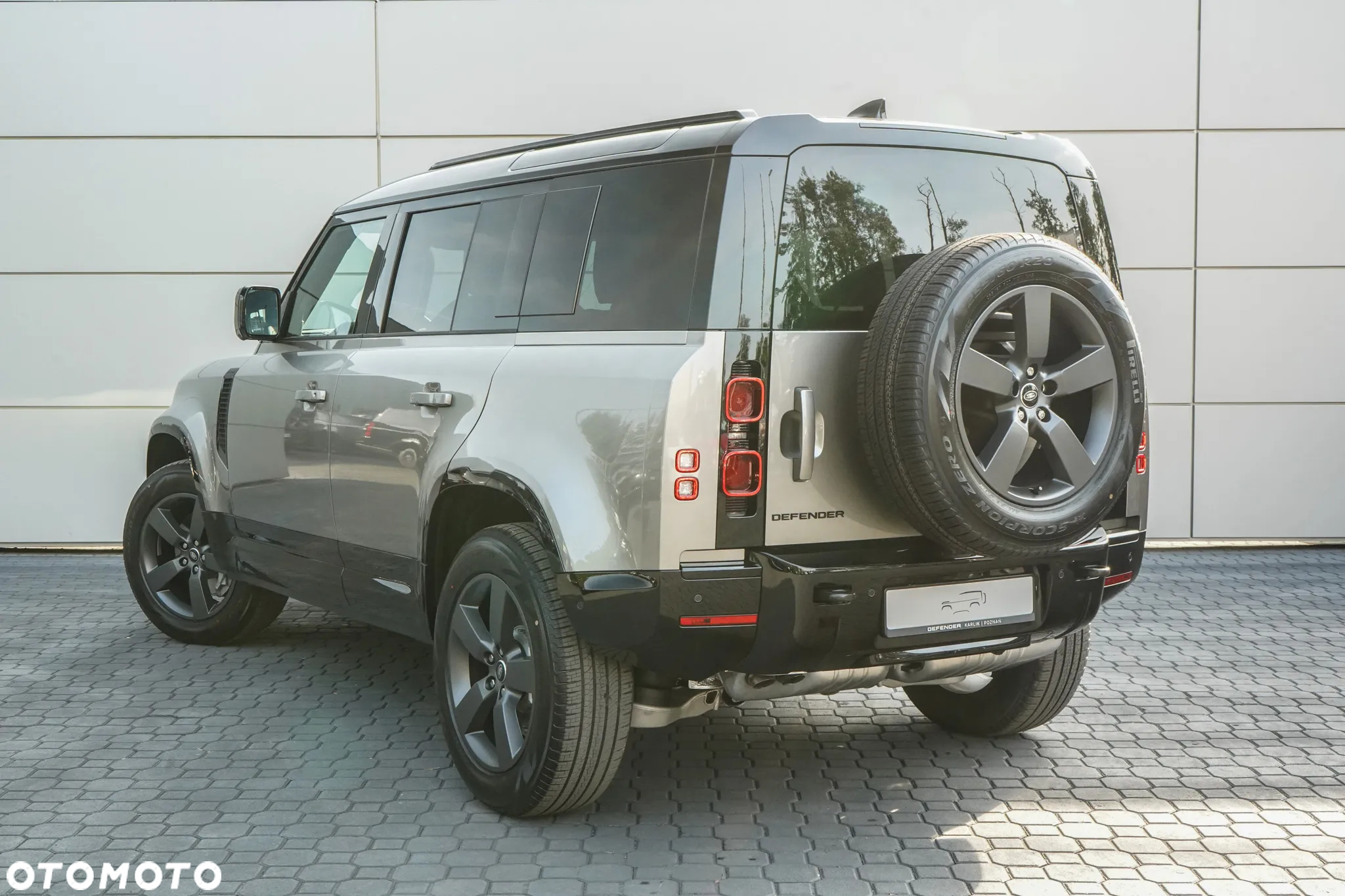 Land Rover Defender - 3