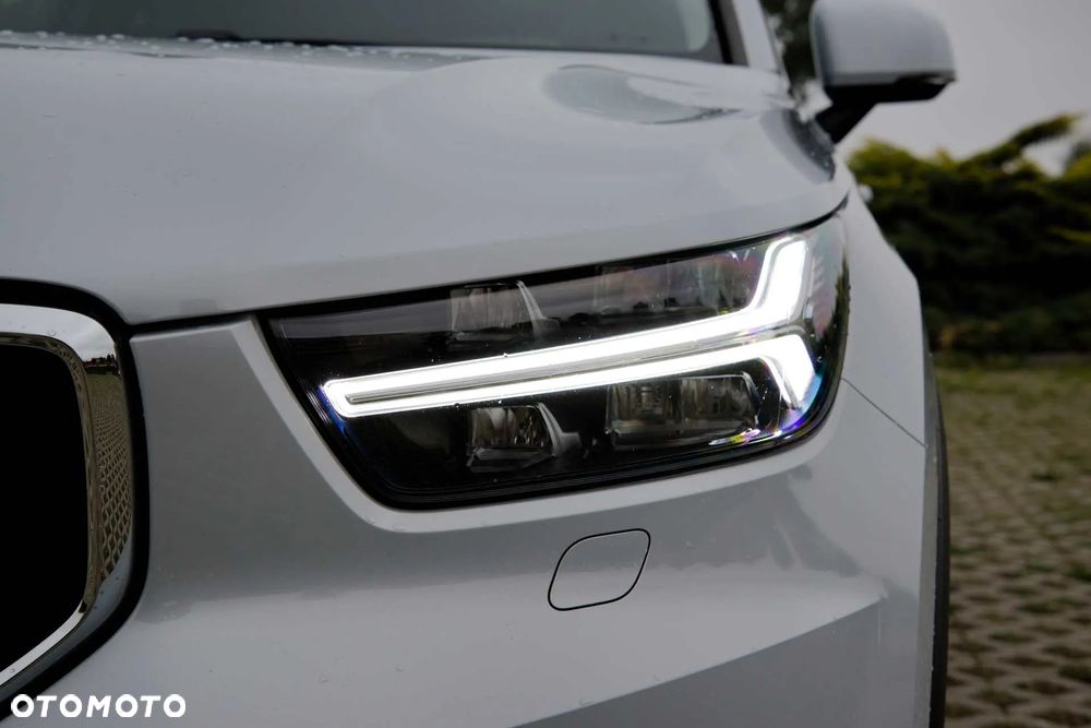 Volvo XC 40 B4 B AWD DKG Momentum Pro - 35