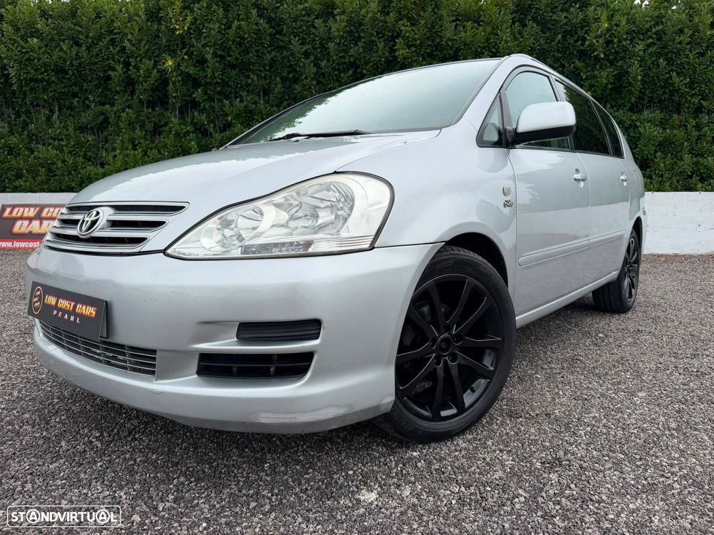 Toyota Avensis Verso 2.0 D-4D - 24