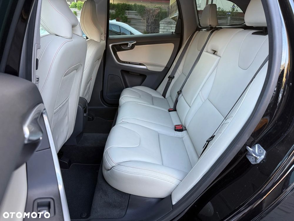 Volvo XC 60 D4 Drive-E Ocean Race - 19