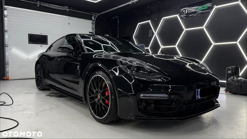 Porsche Panamera - 1