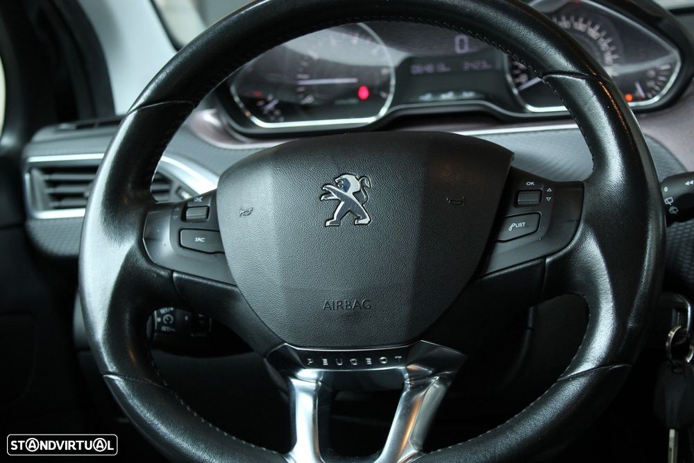 Peugeot 2008 1.2 PureTech Allure - 15