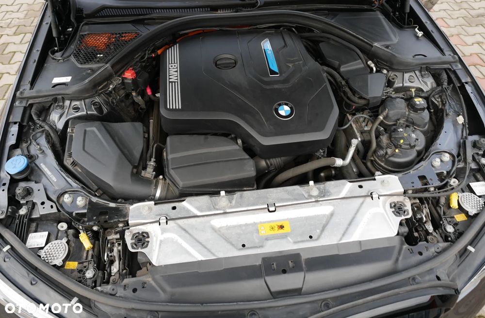 BMW Seria 3 330e Sport Line - 26