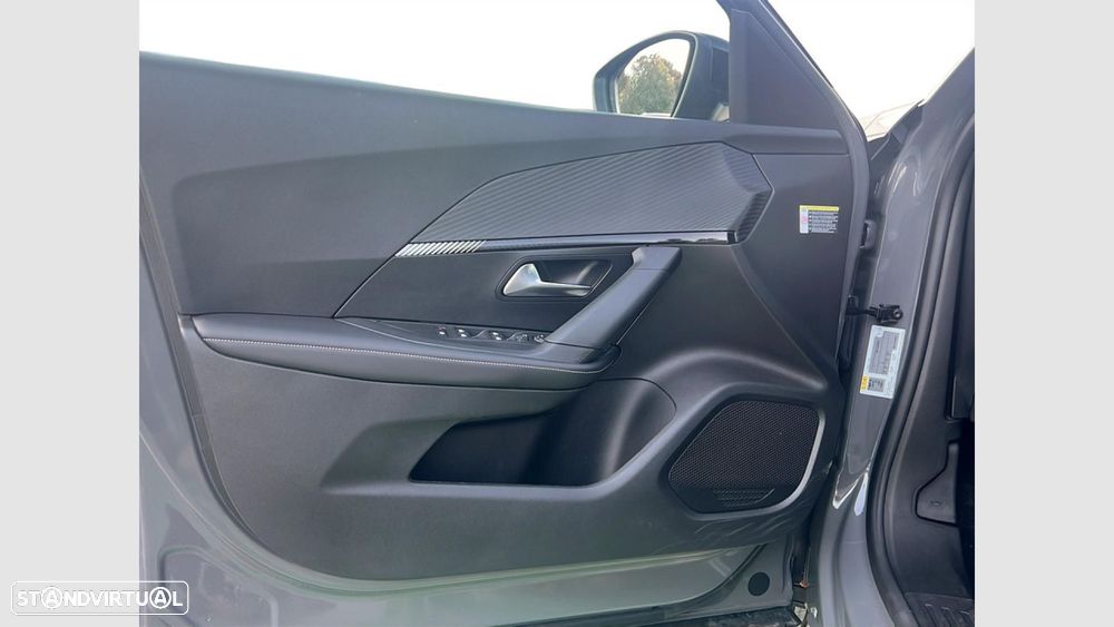 Peugeot e-2008 54 kWh Allure - 12